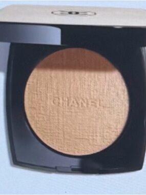 CHANEL Bronzing Powder Compact in Warm Tan, healthy glow, brand new